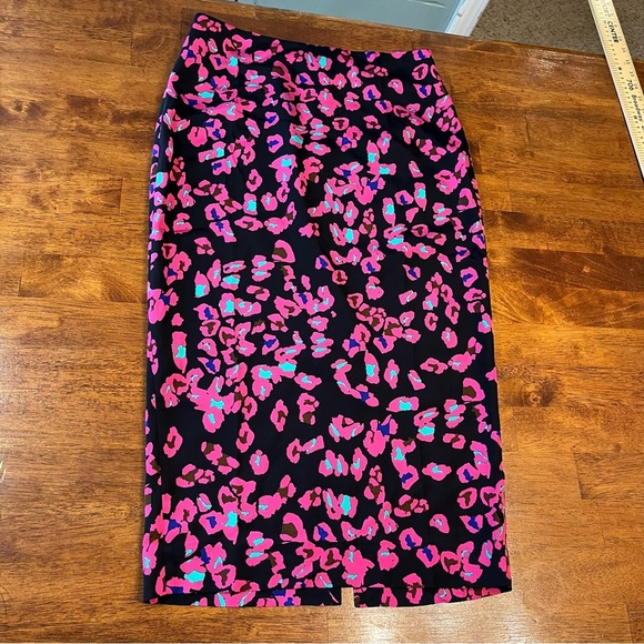 Diane Von Furstenberg pink and black cheetah print skirt size 8 - Picture 1 of 8
